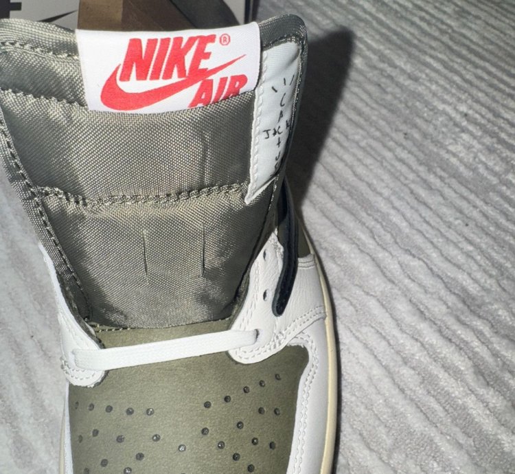Air Jordan 1 Retro Low Travis Scott Medium Olive US 6