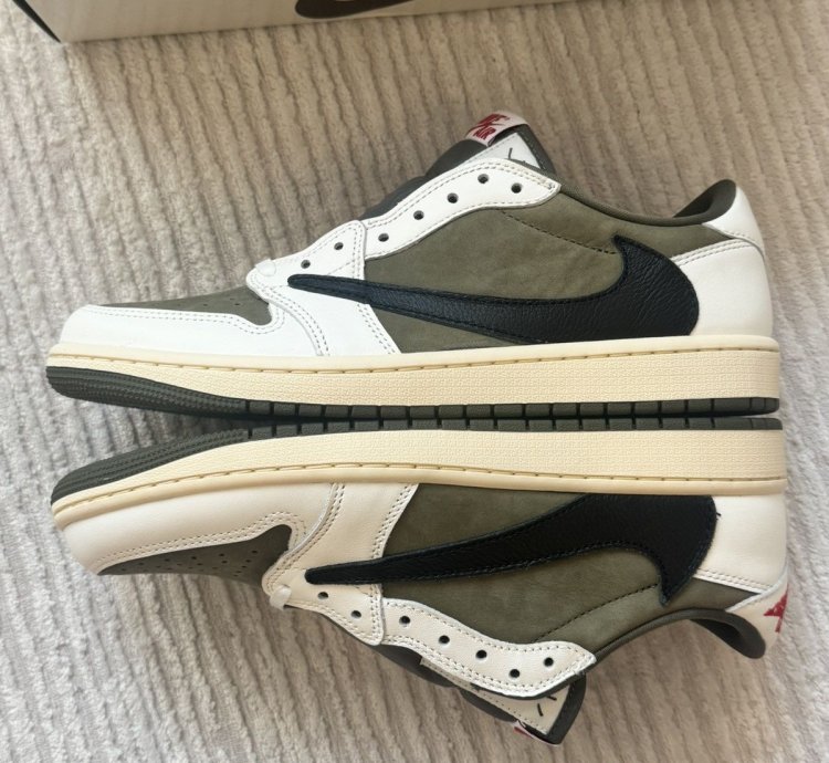 Air Jordan 1 Retro Low Travis Scott Medium Olive US 9 5