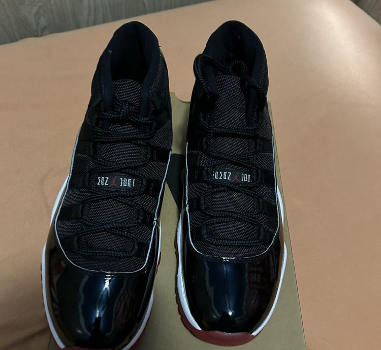 Air Jordan 11 Reto Bred