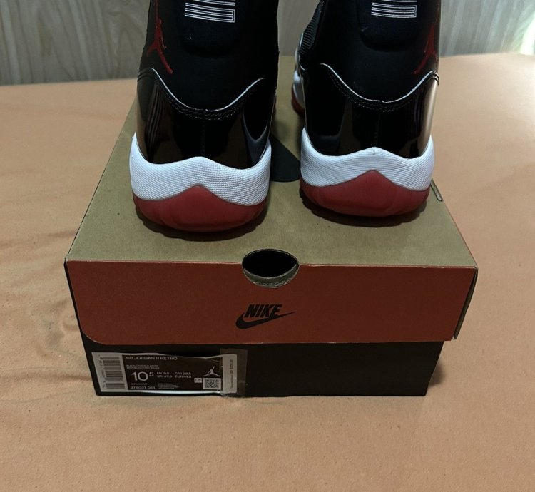 Air Jordan 11 Reto Bred