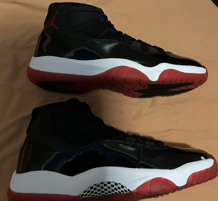 Air Jordan 11 Reto Bred