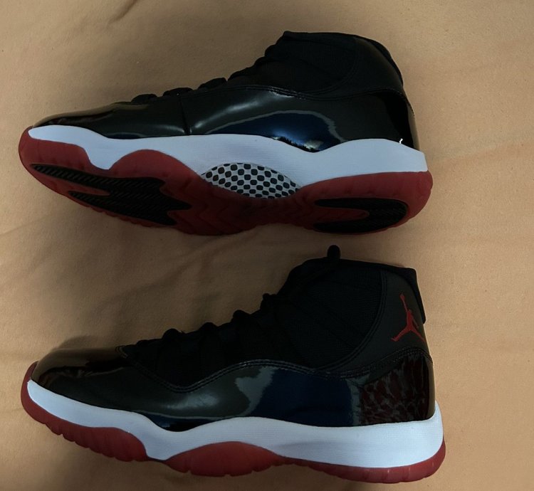 Air Jordan 11 Reto Bred