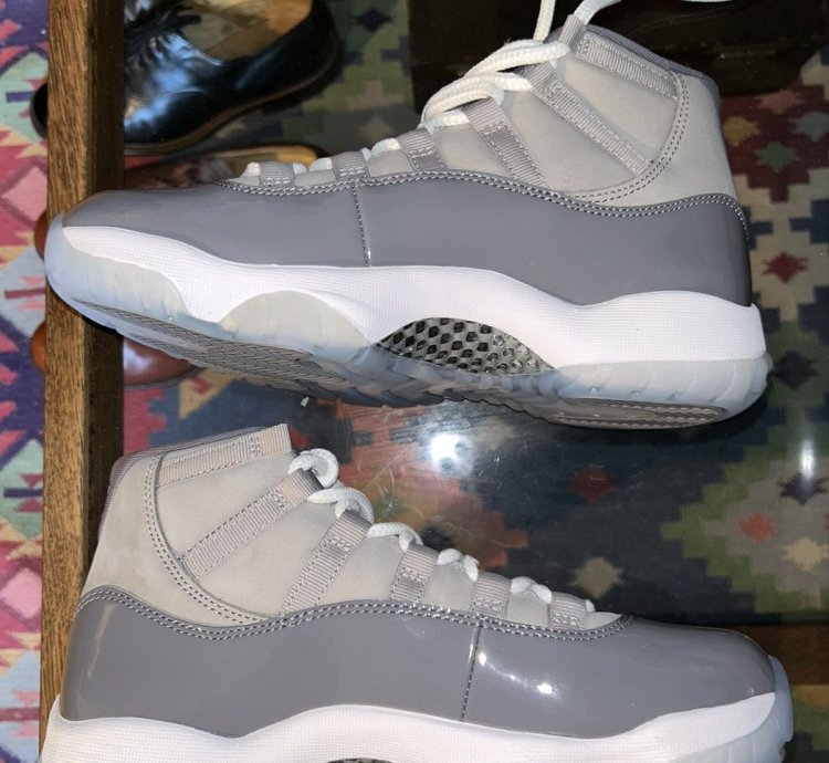 Air Jordan 11 retro 2021 size 7 cool grey