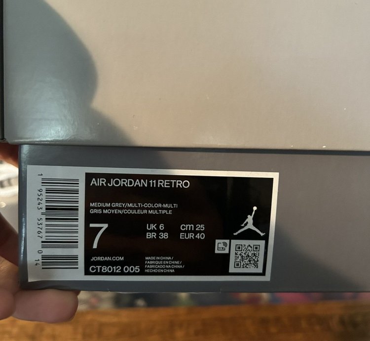 Air Jordan 11 retro 2021 size 7 cool grey