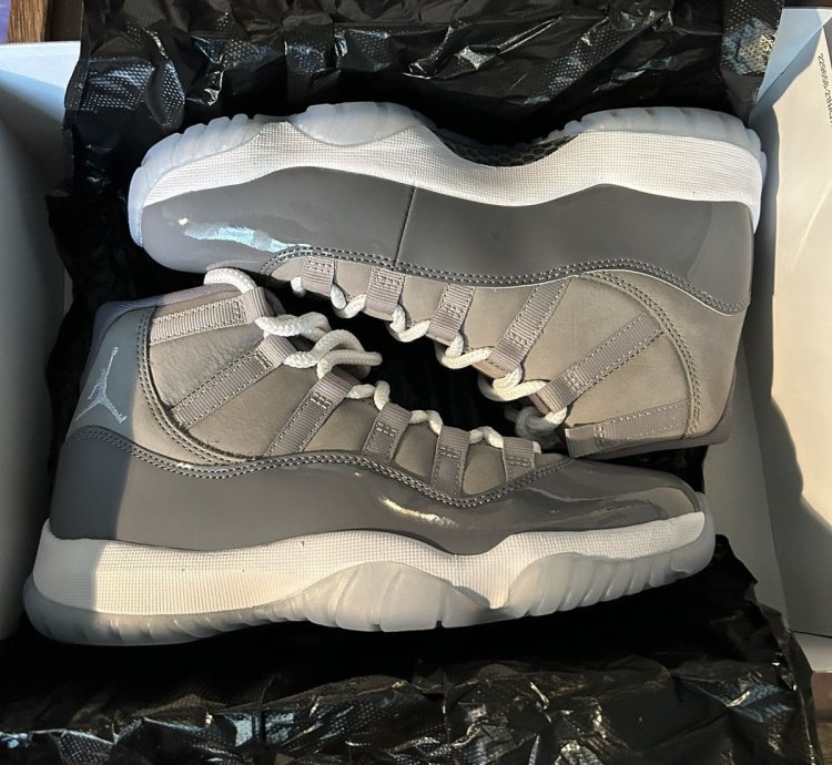 Air Jordan 11 retro 2021 size 7 cool grey