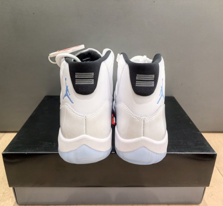 Air Jordan 11 Retro Legend Blue (2024)