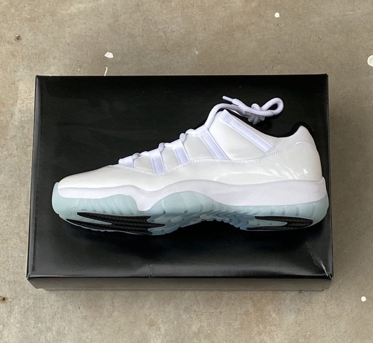 Air Jordan 11 Retro Low Legend Blue