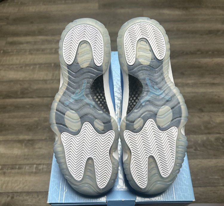 Air Jordan 11 Retro Pantone
