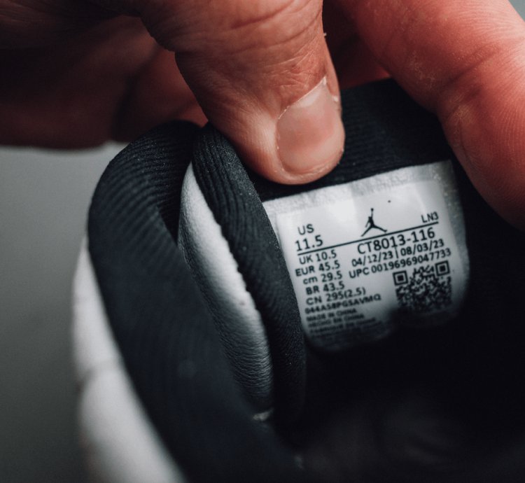 Air Jordan 12 Retro - Cherry