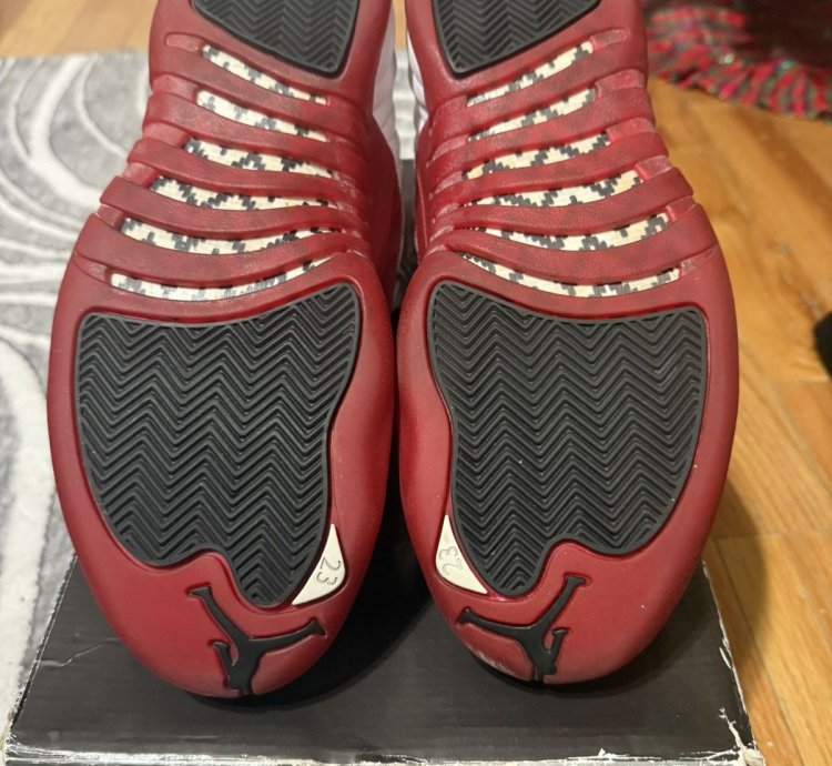Air Jordan 12 Retro Cherry 2009 Size 10 DS