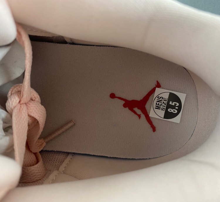 Air Jordan 3 Retro Valentine's Day - HJ0178-600