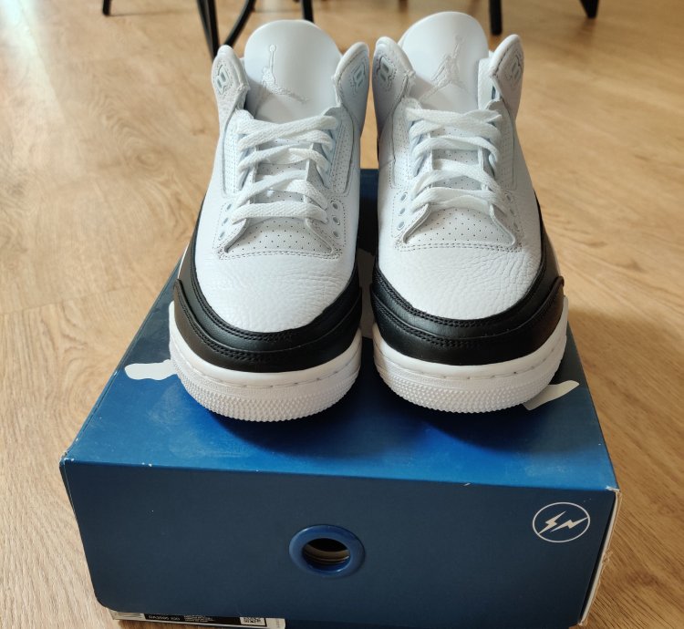 Air Jordan 3 fragment collab