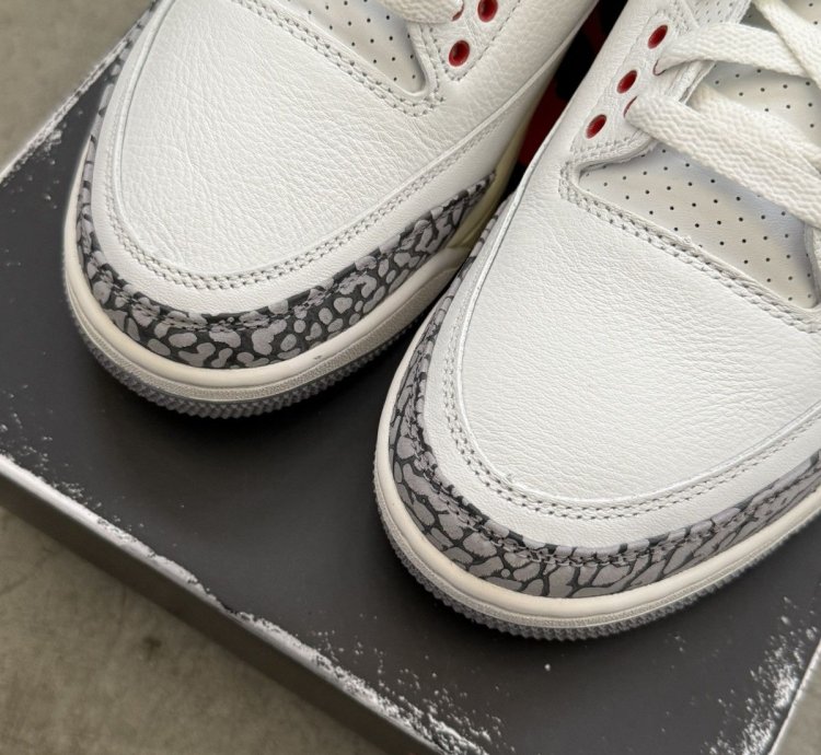 Air Jordan 3 Reimagined White Cement Sz 10 (2023)