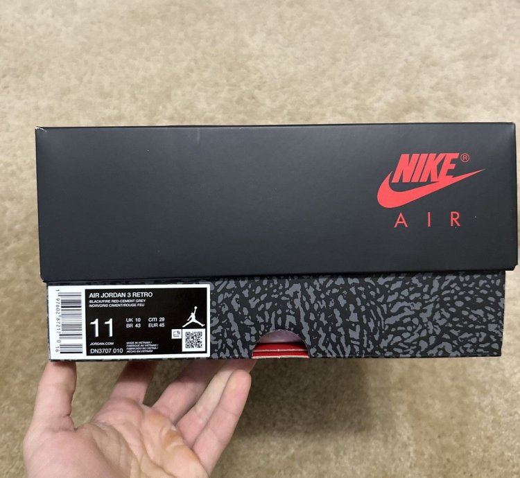 Air Jordan 3 Retro Black Cement 2024