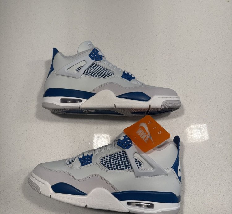 Air Jordan 4 Military Blue