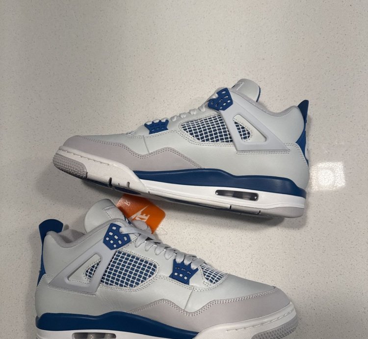 Air Jordan 4 Military Blue