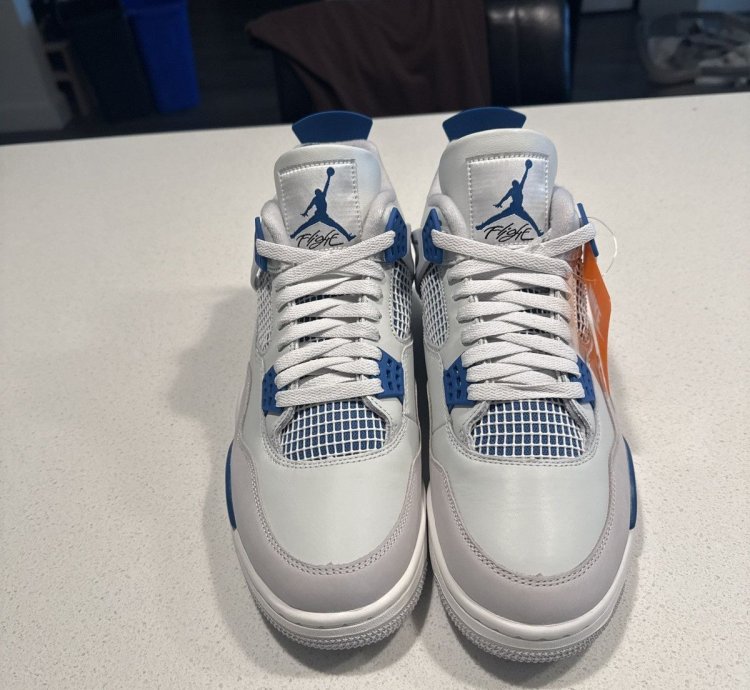 Air Jordan 4 Military Blue