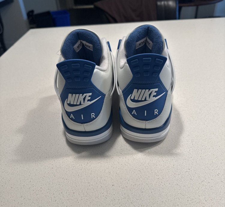 Air Jordan 4 Military Blue