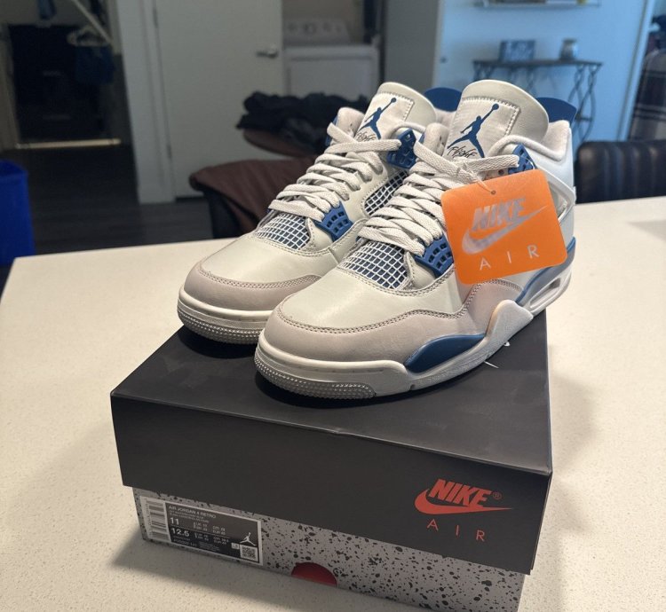 Air Jordan 4 Military Blue