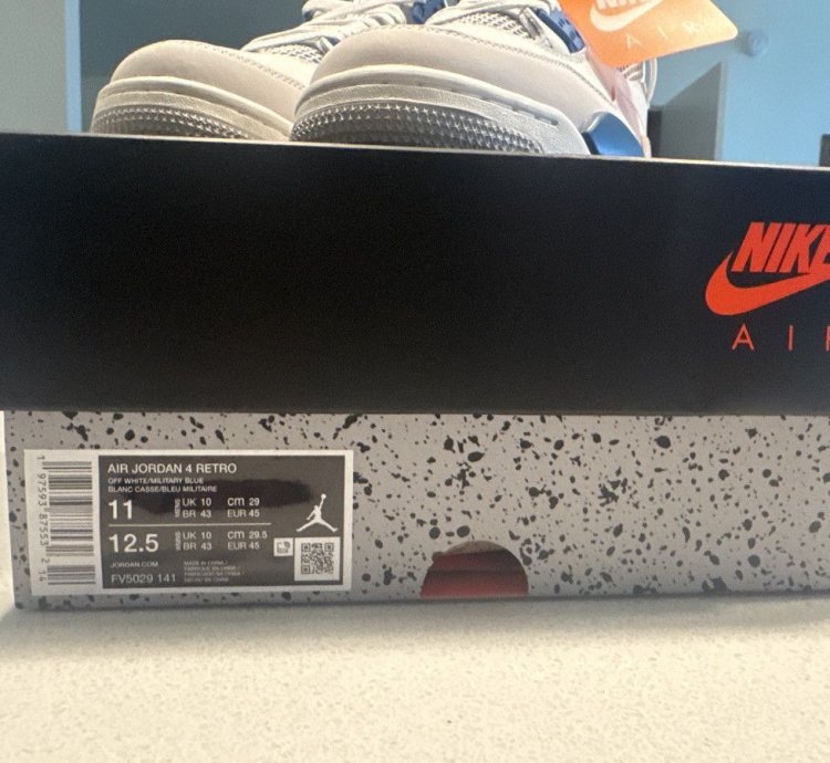 Air Jordan 4 Military Blue