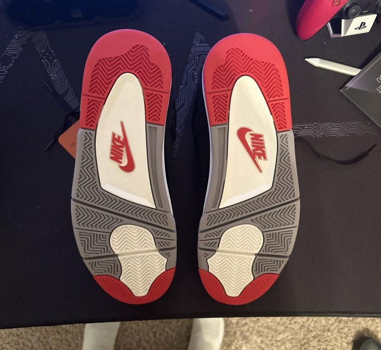Air Jordan 4 OG Bred 2019