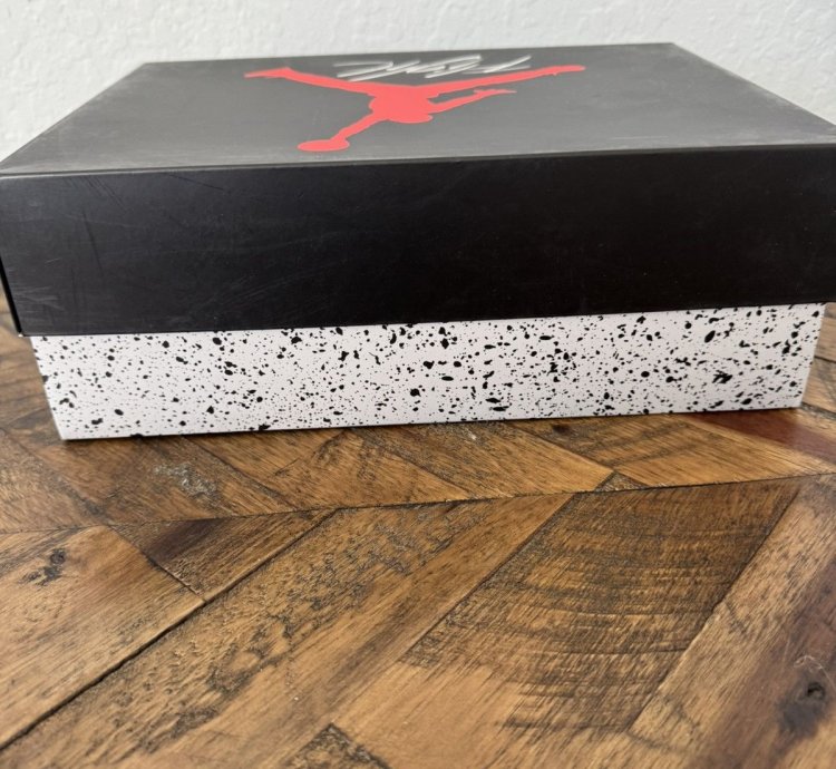 Air Jordan 4 Retro - Bred 2019 Size 9