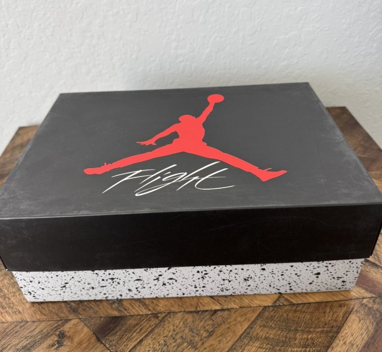 Air Jordan 4 Retro - Bred 2019 Size 9
