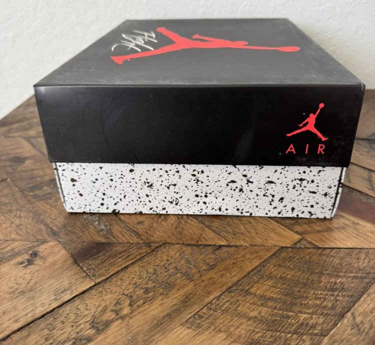 Air Jordan 4 Retro - Bred 2019 Size 9