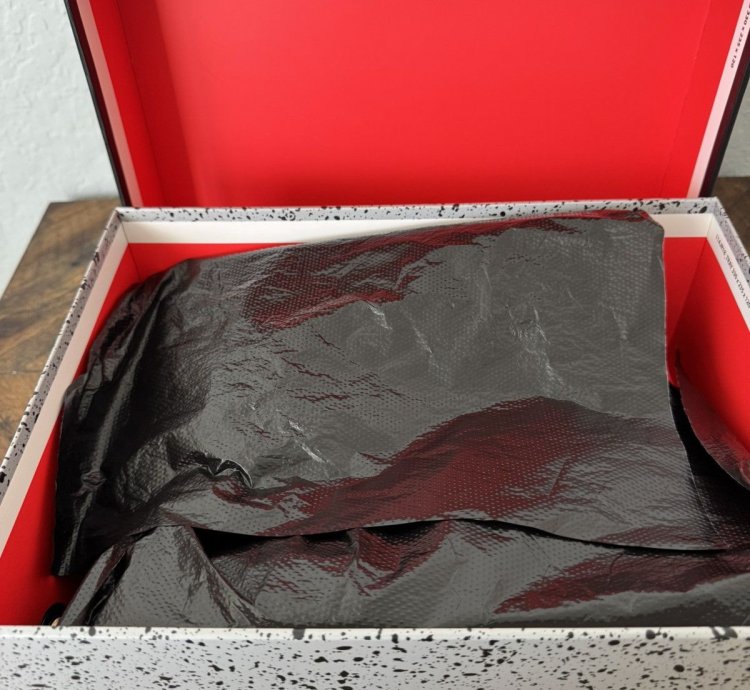 Air Jordan 4 Retro - Bred 2019 Size 9