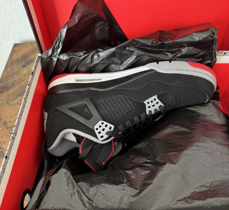 Air Jordan 4 Retro - Bred 2019 Size 9