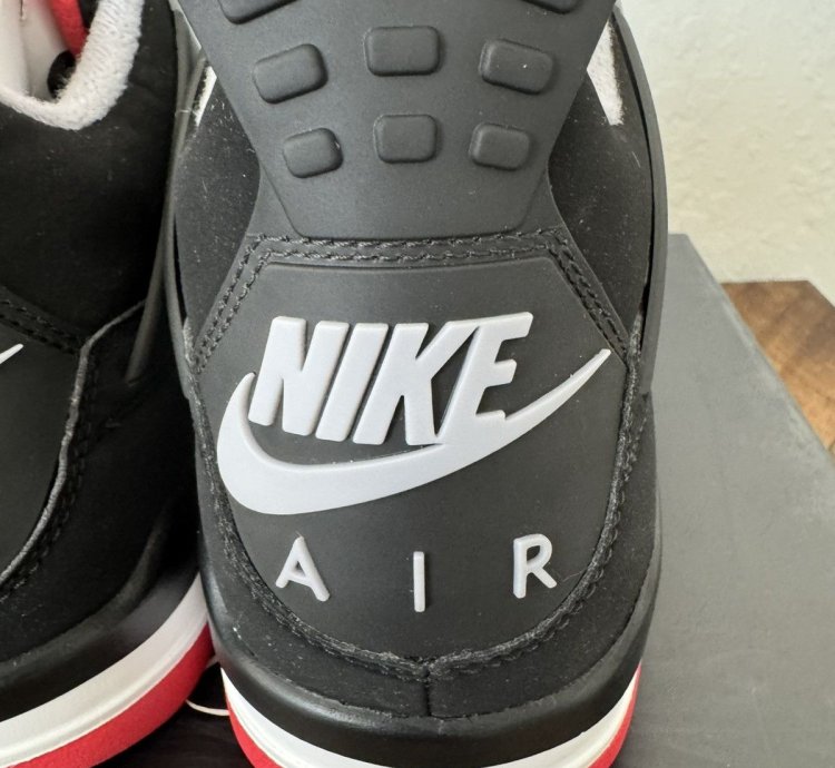 Air Jordan 4 Retro - Bred 2019 Size 9