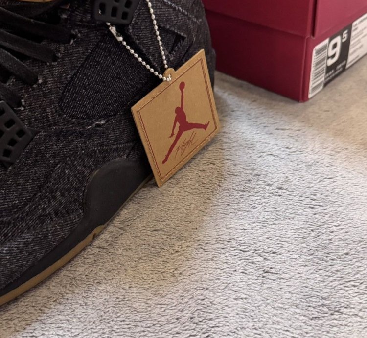 Air Jordan 4 Retro Levi NRG Black