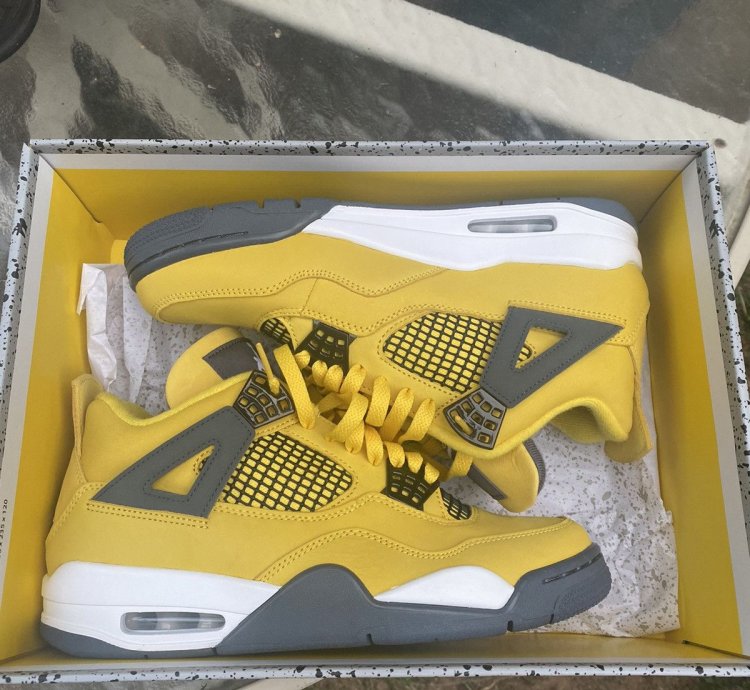 Air Jordan 4 Retro Lighting 2021