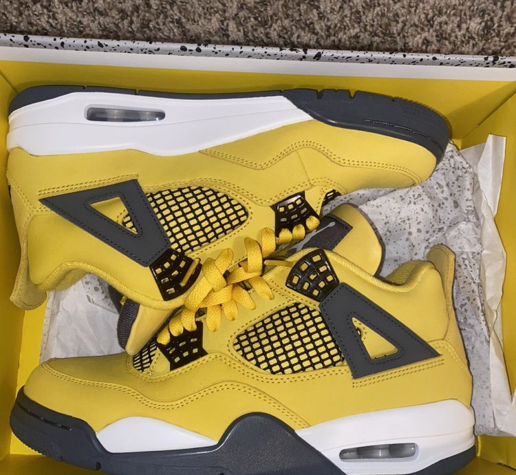 Air Jordan 4 Retro Lighting 2021