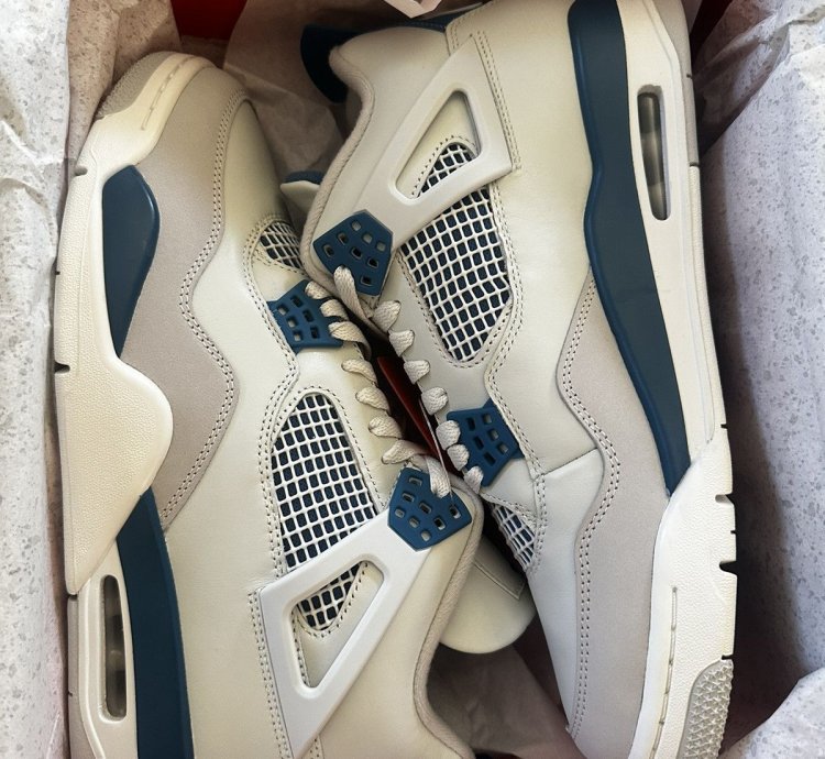 Air Jordan 4 Retro Military Blue (2024)