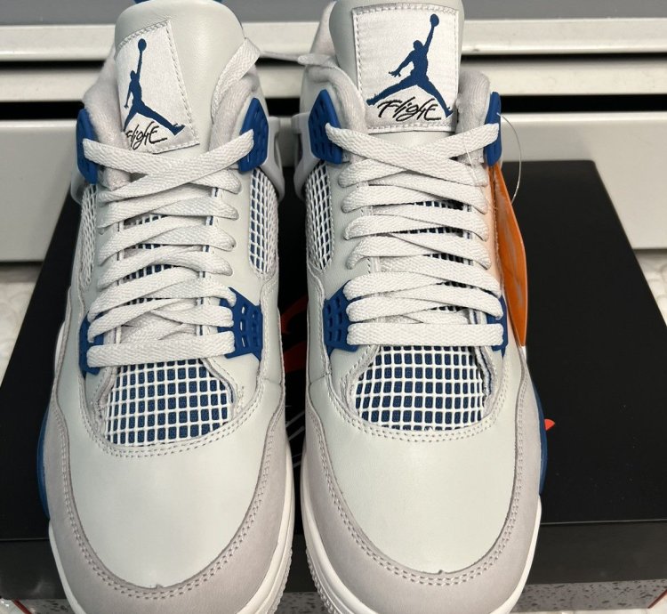 Air Jordan 4 Retro Military Blue size 10 5