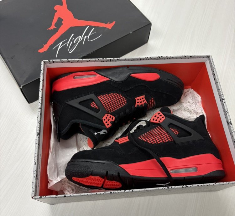 Air Jordan 4 Retro Red Thunder