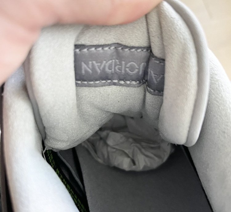 Air Jordan 4 Retro SE Wet Cement