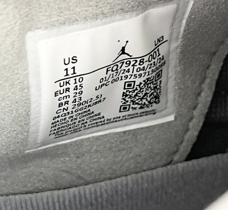 Air Jordan 4 Retro SE Wet Cement