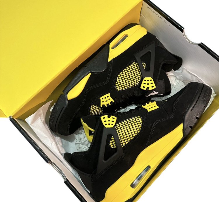Air Jordan 4 Retro Thunder 2023