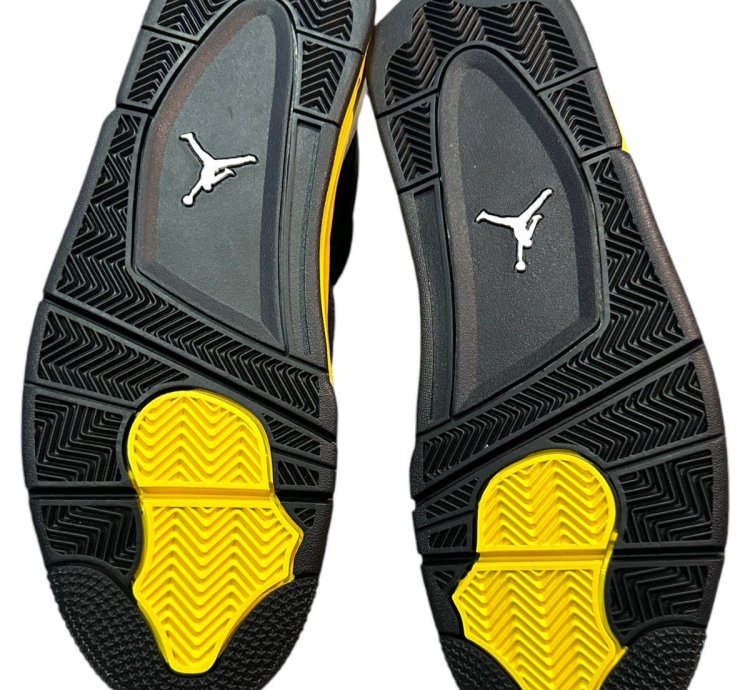 Air Jordan 4 Retro Thunder 2023