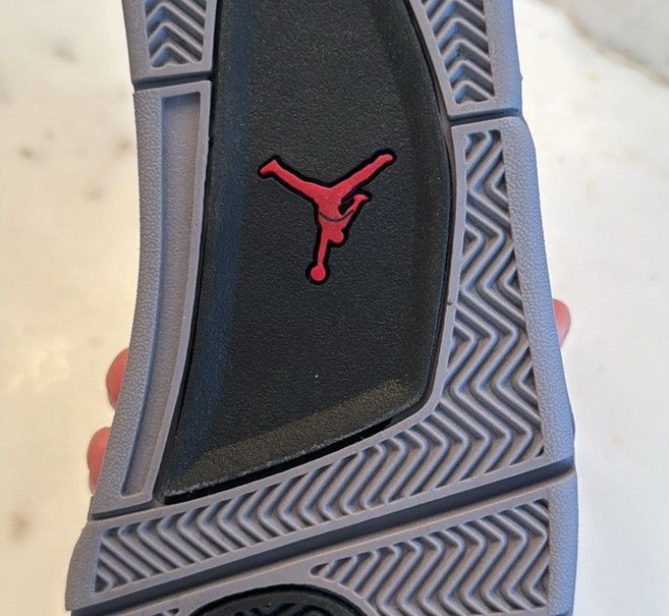 Air Jordan 4 Retro Toro Bravo Size 9 men