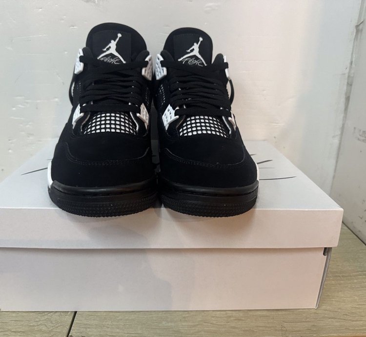 Air Jordan 4 Retro White Thunder