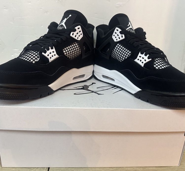 Air Jordan 4 Retro White Thunder