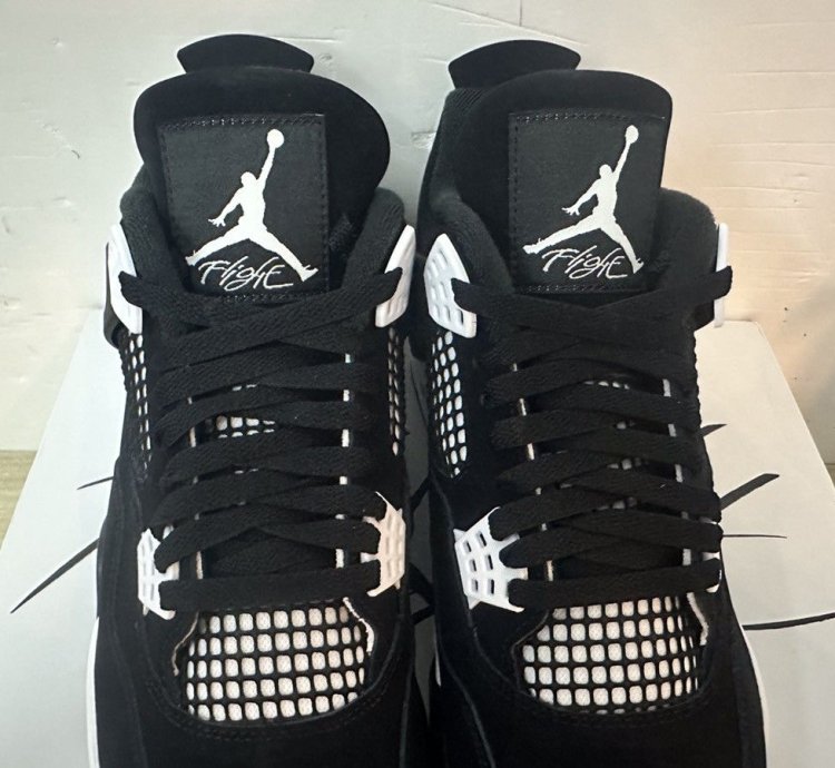Air Jordan 4 Retro White Thunder
