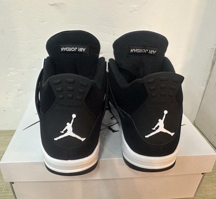Air Jordan 4 Retro White Thunder