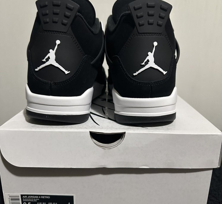 Air Jordan 4 White Thunder