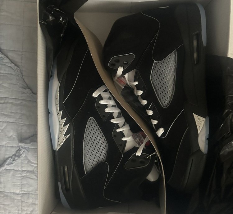 Air Jordan 5 Black Metallic Reimagined