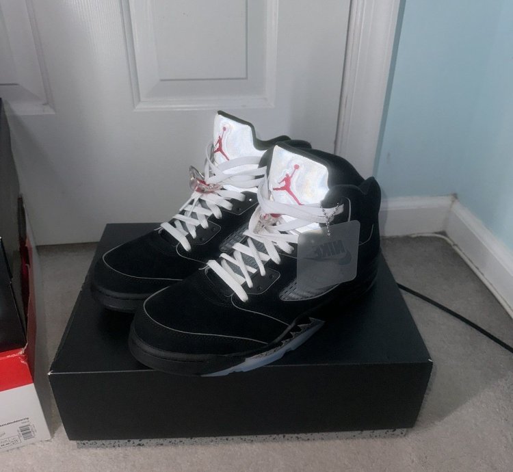 Air Jordan 5 Retro Black Metallic Size-11 Deadstock