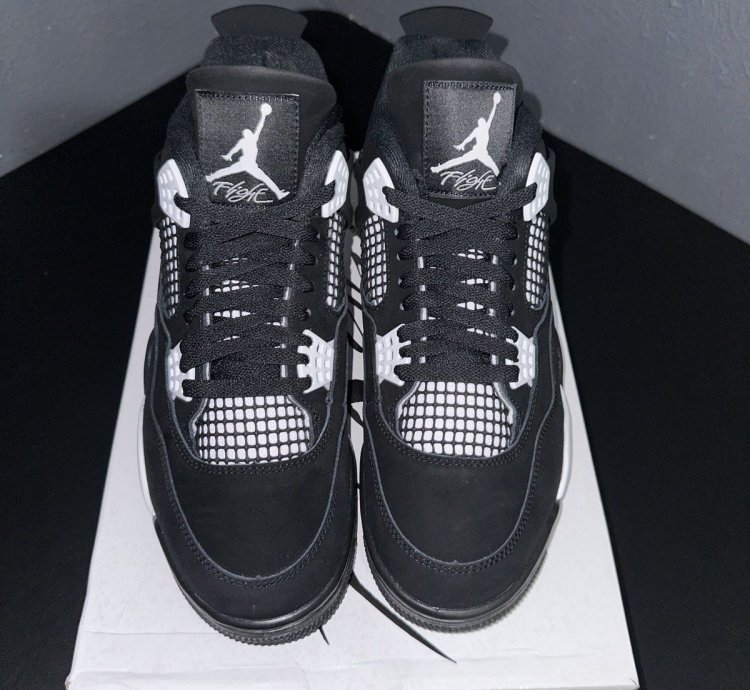 Air Jordan Retro 4 White Thunder